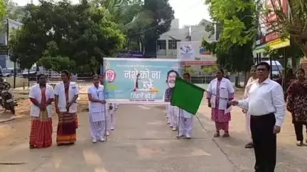 सिमडेगा: सिमडेगा सदर अस्पताल द्वारा नशा मुक्ति अभियान को लेकर शहर में जागरूकता रैली निकाली गई
