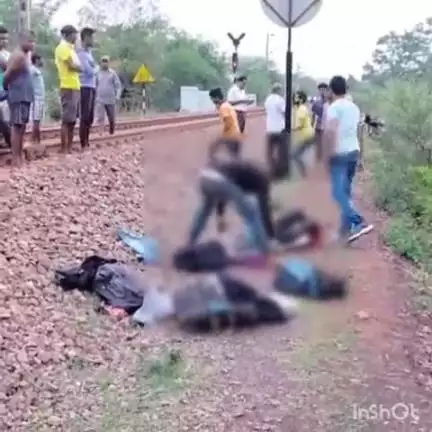 डौण्डी: दल्लीराजहरा-कुसुमकसा के बीच रेलवे लाइन में ट्रेन की चपेट में आने से 2 मजदूरों की मौके पर हुई मौत, 2 मजदूर घायल