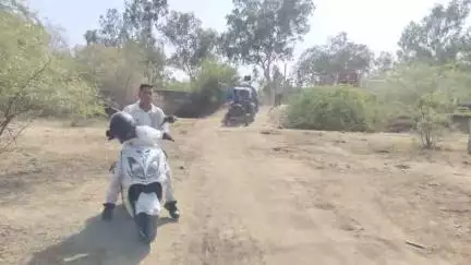 श्री सांवरिया सेठ ट्रैक्टर ग्रुप पाली प्रतिदिन गौमाता व वन्य जीवों हेतु 10 टैंकर डाल भर रहा है नाडि  ( छोटे तालाब )