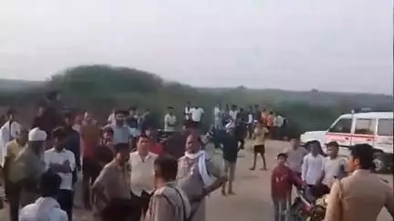 चकरनगर: पिपरौली गढ़िया मंदिर में चोरी करने का प्रयास कर रहे चोर को ग्रामीणों ने पकड़कर पुलिस के सुपर्द किया, अन्य की तलाश जारी