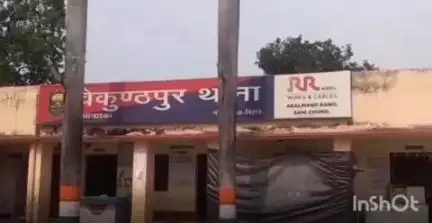 बैकुंठपुर: रेवतीत हाई के पास अज्ञात हमलावरों ने बिहार पुलिस के हवलदार बलजीत तिवारी पर चाकू से हमला किया, पुलिस जाँच में जुटी