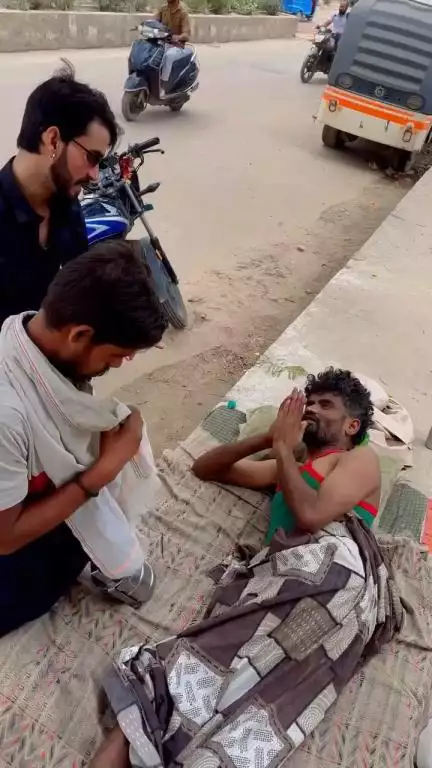 मैं किसी का दर्द मैं नहीं देख सकता, फिर भगवान उसका भला करेपाप किसी को नहीं छोड़ता 🙏🏻Respect Girls help poor help animals #apsgurjar #gwalior