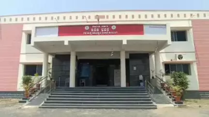 ಕಲಬುರಗಿ: ಜಿಲ್ಲೆಯ ಗಣಿ ಮತ್ತು ಭೂವಿಜ್ಞಾನ ಇಲಾಖೆ ಅಧಿಕಾರಿಗಳ ವಿರುದ್ಧ ನಗರದಲ್ಲಿ ಸಾಮಾಜಿಕ ಕಾರ್ಯಕರ್ತ ಮಹ್ಮದ್ ಹನೀಫ್ ಆಕ್ರೋಶ