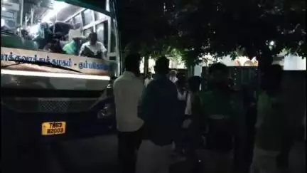 கீழக்கரை: அரசு பேருந்தில் பெண்களை வீடியோ எடுத்த மதுபோதை ஆசாமி விவகாரம், வழக்கு பதிவு செய்ய DSP அலுவலகம் சென்ற மக்கள்
