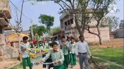 बरकट्ठा: UHS झुरझुरी में नशा मुक्त भारत अभियान के तहत प्रभात फेरी निकाली गई