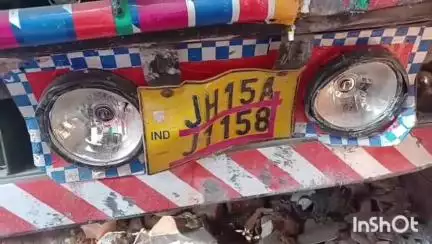 मुंगेर: संग्रामपुर रामपुर नहर मोड़ के पास बालू लदा हाइवा दुकान में घुसा, घरवाले बाल-बाल बचे