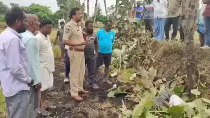 మెదక్: ప్రమాదవశాత్తు చెట్టు పై నుండి పడి సింగం మల్లేశం 49 సం వ్యక్తి మృతి : చిన్న శంకరంపేట ఎసై నారాయణ గౌడ్