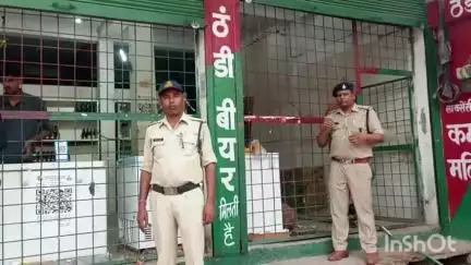 अजयगढ़: अजयगढ़ बरियरपुर में शराब के मनमाने दाम रोकने के लिए दुकानों में विभाग ने लगाए क्यूआर कोड