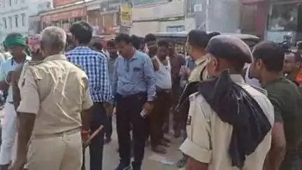 मधुबनी: 13 नंबर गुमटी के पास ट्रैफिक पुलिस से बहस कर रहे डॉक्टर का वीडियो वायरल