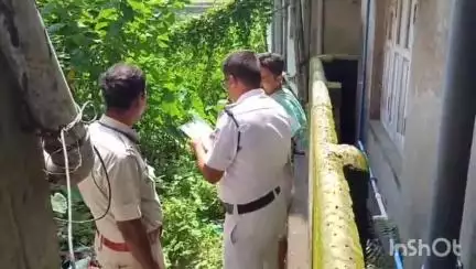 ডোমজুড়: সোদপুরের নির্যাতিতা কান্ডের ঘটনায় পুলিশ বাঁকড়া ফকিরপাড়া এলাকার থেকে নির্যাতিতার কাটা চুল উদ্ধার করল।