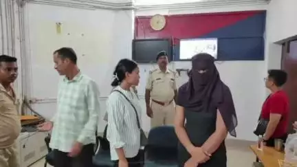 बक्सर: पति की हत्या के आरोपी सोनम रघुवंशी को मेघालय पुलिस बक्सर लेकर पहुंची, पटना रवाना