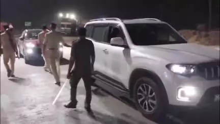 बक्सर: डीआईजी के निर्देश पर बक्सर शहर समेत जिले के विभिन्न थाना क्षेत्रों में पूरी रात सघन जांच अभियान चला