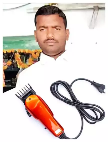 జగిత్యాల జిల్లా ముంజంపల్లిలో ట్రిమ్మర్‌కు చార్జింగ్‌ పెడుతుండగా విద్యుదాఘాతానికి గురై యువకుడి మృతి