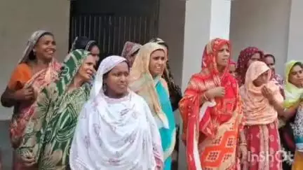 মানিকচক: পানীয় জলের সমস্যায় উগড়িটোলা গ্রামের বাসিন্দারা বিক্ষোভ প্রদর্শন করলেন।#jansamsya