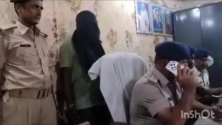 बिक्रमगंज: काराकाट थाना क्षेत्र के बहुआरा गांव के पास वाहन चेकिंग के दौरान भारी मात्रा में गांजे के साथ एक तस्कर को किया गिरफ्तार