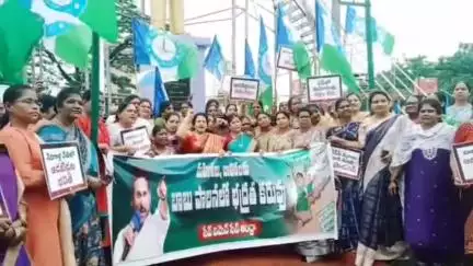 విశాఖపట్నం: కూటమి ప్రభుత్వములో మహిళలపై అఘాయిత్యాలు అరికట్టడంలో వైఫల్యం. YCP జిల్లా మహిళా విభాగం అధ్యక్షురాలు పేడాడ రమణకుమారి ,