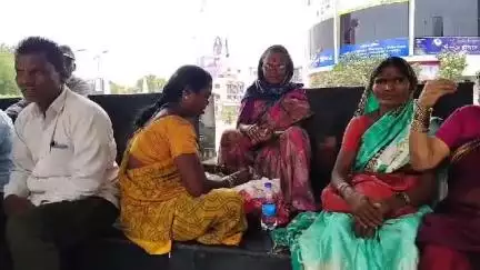 छत्रपती संभाजी नगर सरकारने गायनधारकांच्या पाठीवर मारा पण पोटावर मारू नका संताप गायरान धारकांचे भावना#jansamashya#