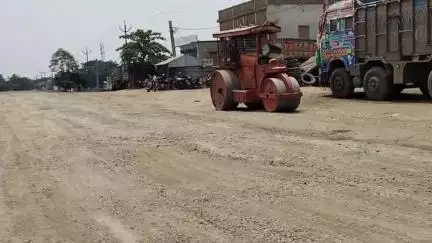 নলহাটি ১: বেহাল রাস্তার কাজ শুরু হলো নলহাটির সিএডিসি মোড় থেকে কোঠা তলা মোড় পর্যন্ত #jansamasya