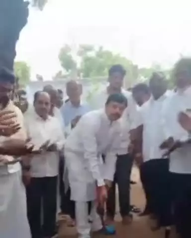 ಶೋರಾಪುರ: ನಗರದಲ್ಲಿ ನೂತನವಾಗಿ ಎರಡು ಭವನಗಳ ನಿರ್ಮಾಣಕ್ಕೆ ಶಾಸಕ ರಾಜಾ ವೇಣುಗೋಪಾಲ ನಾಯಕ ಚಾಲನೆ