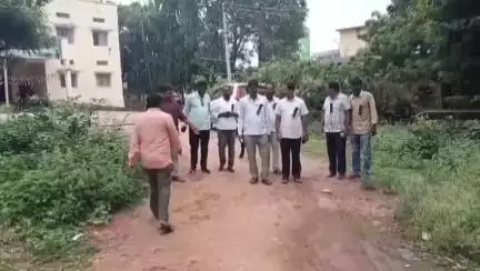 నర్సాపూర్: జర్నలిస్టులపై దాడులకు నిరసనగా నర్సాపూర్లో ఆందోళన నిర్వహించిన జర్నలిస్టు సంఘాల నేతలుk