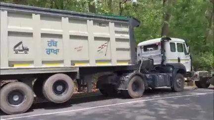 नाहन: यातायात नियमों का उल्लंघन करने पर दो टिप्परों के चालान काटे गए, ₹3 लाख 1 हजार का लगाया गया जुर्माना