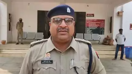 *मिर्ज़ापुर : हलिया में बाबा साहब की मूर्ति तोड़े जाने का मामला!*

*मूर्ति तोड़े जाने से आक्रोशित दलित समाज के लोगो ने घटना
