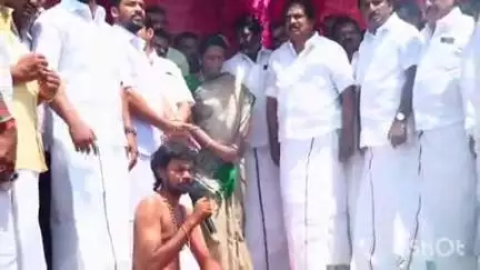 உசிலம்பட்டி: சீமானூத்து கிராமத்தில் சிறு விளையாட்டு அரங்கம் அமைப்பதற்கான பூமி பூஜையை துவக்கி வைத்த அமைச்சர் மூர்த்தி