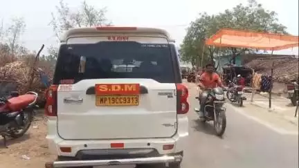 नागौद: पॉवर ग्रिड प्रबंधन से प्रभावित किसानों की पैदल पैकर्मा यात्रा पोड़ी गाव से शुरू, रास्ते में एसडीएम ने रोका