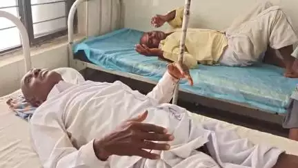 రాయదుర్గం: జె.వెంకటాంపల్లి గ్రామంలో పొలం రస్తా విషయంలో ఇరువర్గాల మధ్య ఘర్షణలో ఆరుగురికి గాయాలు, దర్యాప్తు చేస్తున్న పోలీసులు