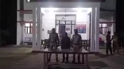 जमुनहा: थाना मल्हीपुर नवीन मॉडर्न श्रावस्ती व थाना सिरसिया क्षेत्र से 5 आरोपी गिरफ्तार, 30 लीटर कच्ची शराब व 2 चाकू हुए बरामद