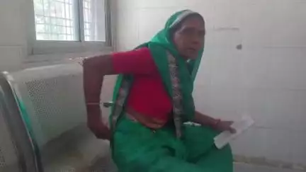 भांडेर: नगर के काजीपाठा मोहल्ले में मामूली विवाद में एक व्यक्ति ने वृद्ध महिला से की मारपीट, महिला अस्पताल में भर्ती
