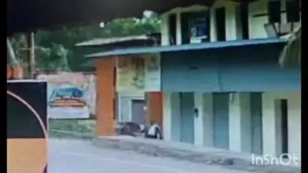 കോന്നി: മ്ലാന്തടത്ത് വാൻ കടയിലേക്ക് ഇടിച്ച് കയറി നാലു പേർക്ക് പരിക്ക്‌