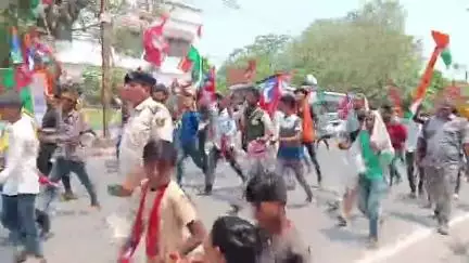 समस्तीपुर: वीआईपी पार्टी सुप्रीमो मुकेश सहनी ने रेप पीड़िता के न्याय हेतु समर्थकों संग समाहरणालय गेट का घेराव किया