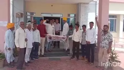 जावरा: भारतीय किसान संघ मालवा प्रांत ने मांगों को लेकर जावरा एसडीएम के नाम तहसीलदार को सौंपा ज्ञापन