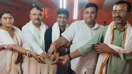 अथमलगोला: अथमलगोला के रामनगर में करणी सेना प्रदेश अध्यक्ष राणा विजय सिंह ने यज्ञ में ₹51,000 का दिया सहयोग