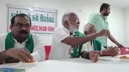 நாமக்கல்: மேற்கு மண்டலங்களில் கொலை,கொள்ளை நடப்பதாக சேலம் சாலையில் தமிழ்நாடு கள் இயக்க ஒருங்கிணைப்பாளர் நல்லசாமி பேட்டி