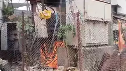 रायपुर: शास्त्री मार्केट में ट्रांसफार्मर में लगी भीषण आग, धू-धू कर जलता रहा