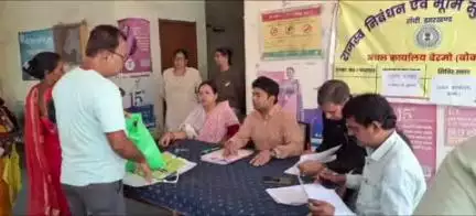 बेरमो: बोकारो: बेरमो प्रखंड कार्यालय में जिला उपायुक्त के आदेशानुसार लगा जनता दरबार, सुनी गईं लोगों की समस्याएँ