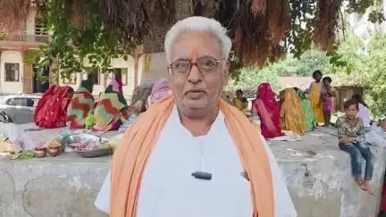 નસવાડી: દરબાર ઘરમાં વટ સાવિત્રીના વ્રતની મહિલાઓએ પૂજા અચના કરી,મહેન્દ્રભાઈ શાસ્ત્રી મહારજે આપી માહિતી.