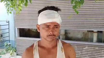 ইংরেজবাজার: বাখরাবাদ চর এলাকায় ছোট ভাইকে বাড়ি থেকে বের করে দেওয়ার প্রতিবাদ করায় আক্রান্ত একই পরিবারের তিনজন