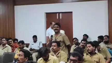 ప్రజలతో సత్సంబంధాలు మెరుగుపరిచే దిశగా కొత్త అడుగు జిల్లా ఎస్పీ ఆటో డ్రైవర్లతో సమావేశం