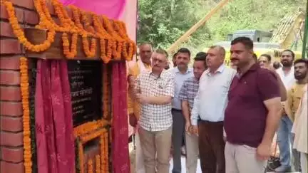 नाहन: जब्ल्ल का बाग से त्रिलोकपुर वाया कड़ईवाला, खरकों सड़क का भूमि पूजन सम्पन्न, क्षेत्र को मिलेगा सीधा लाभ
