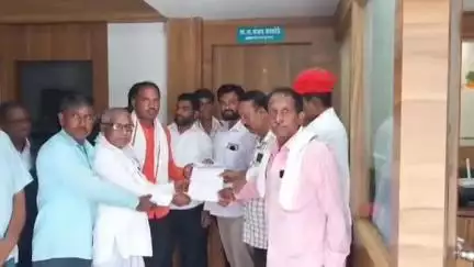 उदगीर: शेतकऱ्यांच्या विविध मागणीसाठी आमदार संजय बनसोडे यांच्या कार्यालयात राष्ट्रीय किसान मोर्चाच्या वतीने निवेदन सादर