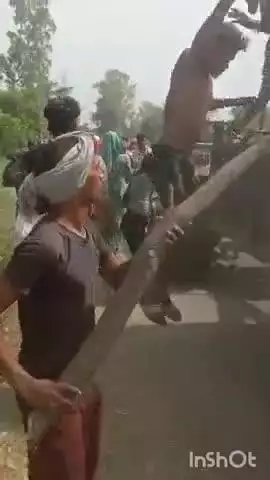 डिबाई: डिबाई कोतवाली क्षेत्र में गंगा स्नान कर लौट रहे श्रद्धालुओं पर लाठी-डंडों से ट्रैक्टर ट्राली रोककर किया हमला