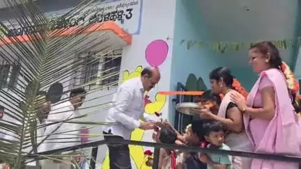 ಹಗರಿಬೊಮ್ಮನಹಳ್ಳಿ: ಪಟ್ಟಣದ 23 ನೇ ವಾರ್ಡಿನಲ್ಲಿ ನೂತನ ಅಂಗನವಾಡಿ ಕೇಂದ್ರದ ಕಟ್ಟಡವನ್ನು ಉದ್ಘಾಟನೆಗೊಳಿಸಿದ ಶಾಸಕ;ಕೆ.ನೇಮಿರಾಜ್ ನಾಯ್ಕ್