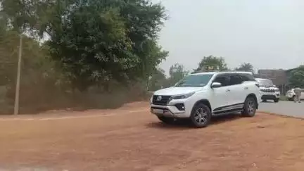 चारामा: स्वास्थ्य मंत्री श्याम बिहारी जायसवाल ने नवीन निर्माणघिन स्वर्गीय इंदिरा गांधी मेडिकल कॉलेज का किया निरीक्षण।