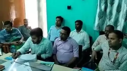 सूरजगढ़: सूरजगढ़ा प्रखंड कार्यालय में BDO ने बैंकर्स के साथ की बैठक