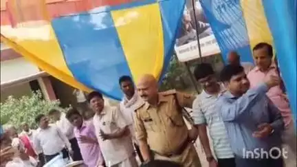 सलोन: सलोन तहसील परिसर में विशाल भंडारे का आयोजन, एसडीएम सलोन ने वितरित किया प्रसाद, लोगों ने प्रसाद ग्रहण किया