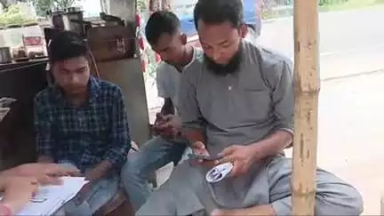 দেগঙ্গা: বাইকের ধাক্কায় মৃত্যু হল এক পথচারীর, মঙ্গলবার মৃতদেহ আনতে বারাসাতের রওনা দিল পরিবারের লোকজন