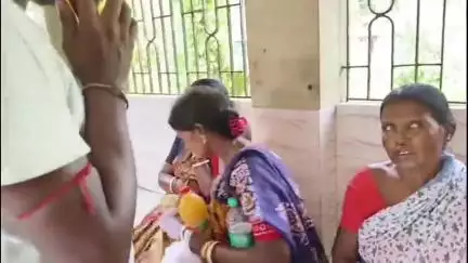 মন্তেশ্বর: কুসুমগ্রামে টোটোর এক্সেল ভেঙে বিপত্তি, আহত ৩ যাত্রী